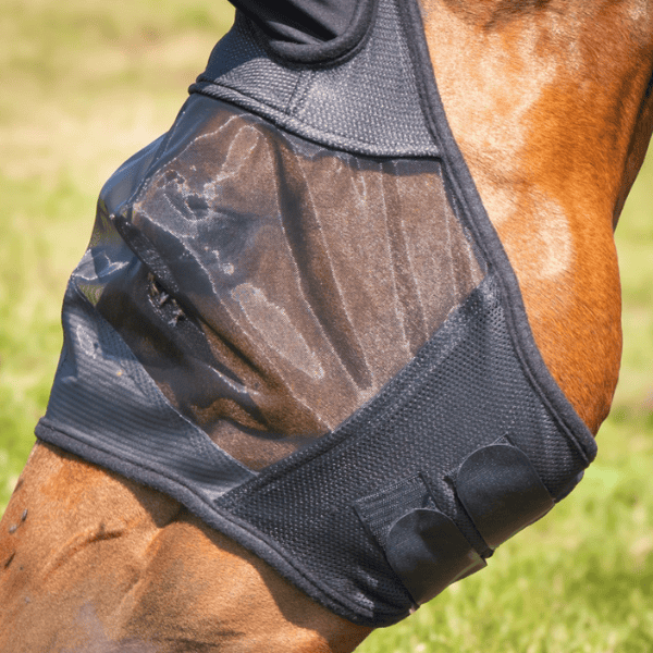 Vliegenmasker Flyshield bamboe lining detail sluiting Vliegenmasker Flyshield bamboe lining detail sluiting